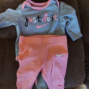 Baby 0 to 3 months Nike set
